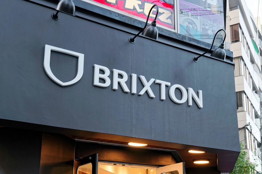 BRIXTON TOKYO(ブリクストン 東京)のロゴ・看板