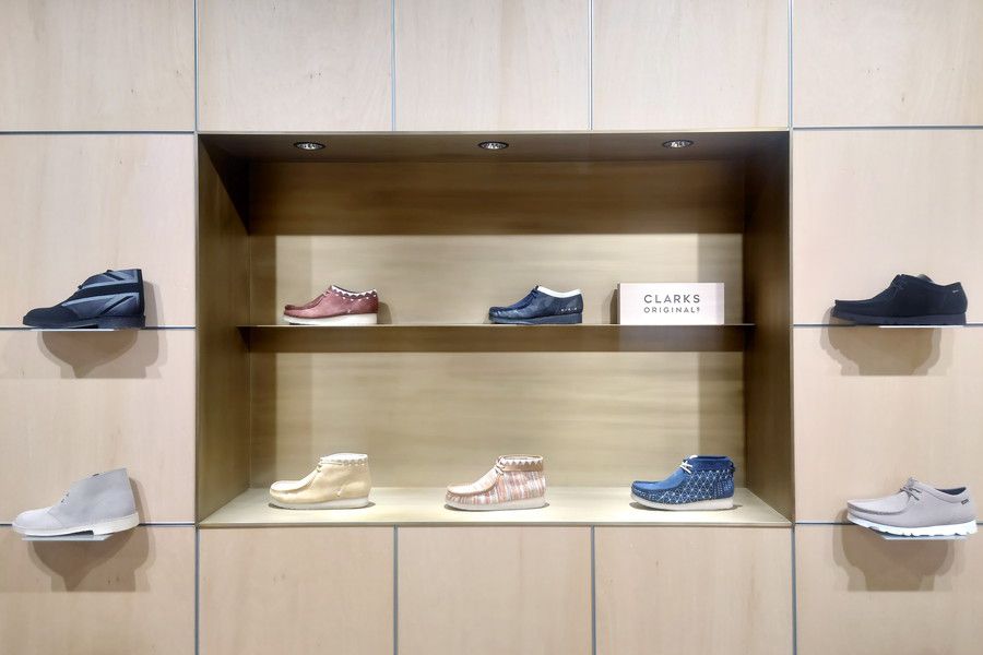 CLARKS(クラークス) 原宿 明治通りのディスプレイ