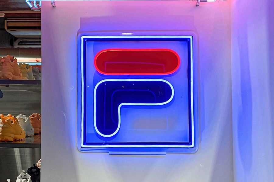 FILA(フィラ) のネオンロゴ