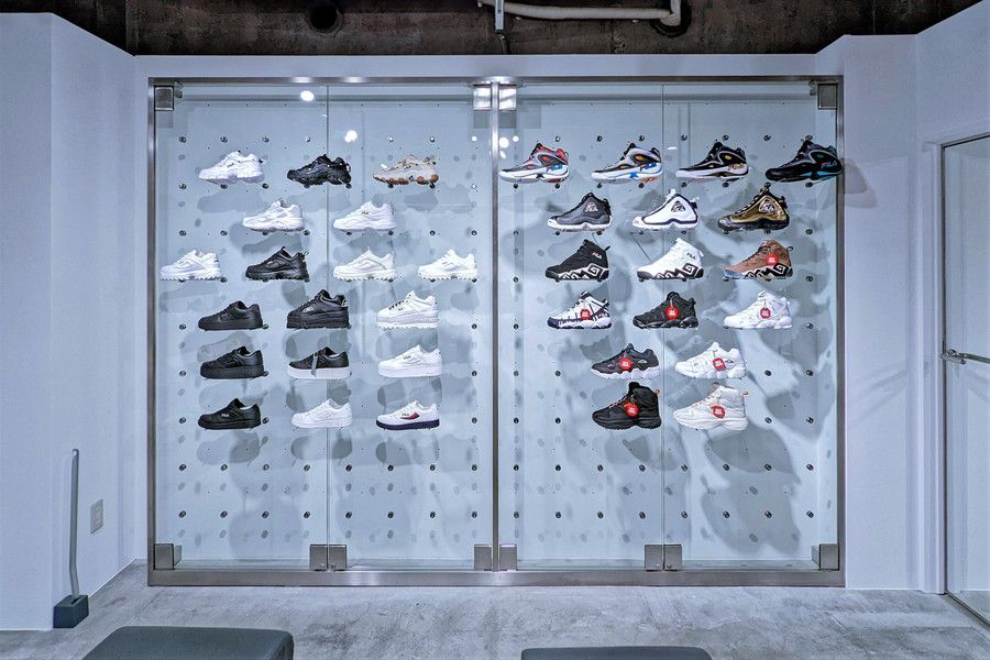 FILA(フィラ) 原宿のスニーカーウォール