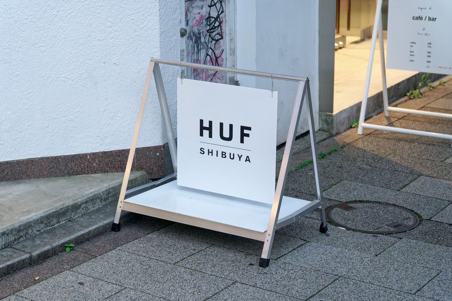 HUF(ハフ) 渋谷の立て看板