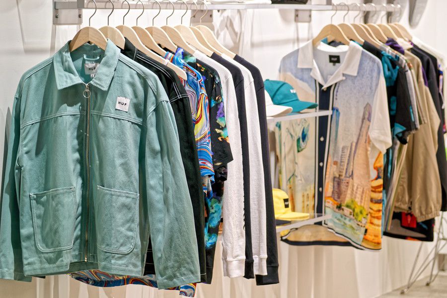 HUF(ハフ) 渋谷の店内のアパレル類