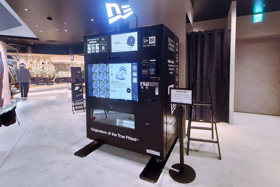 NEW ERA(ニューエラ) 新宿の自販機(NEW ERA STAND ニューエラ スタンド)