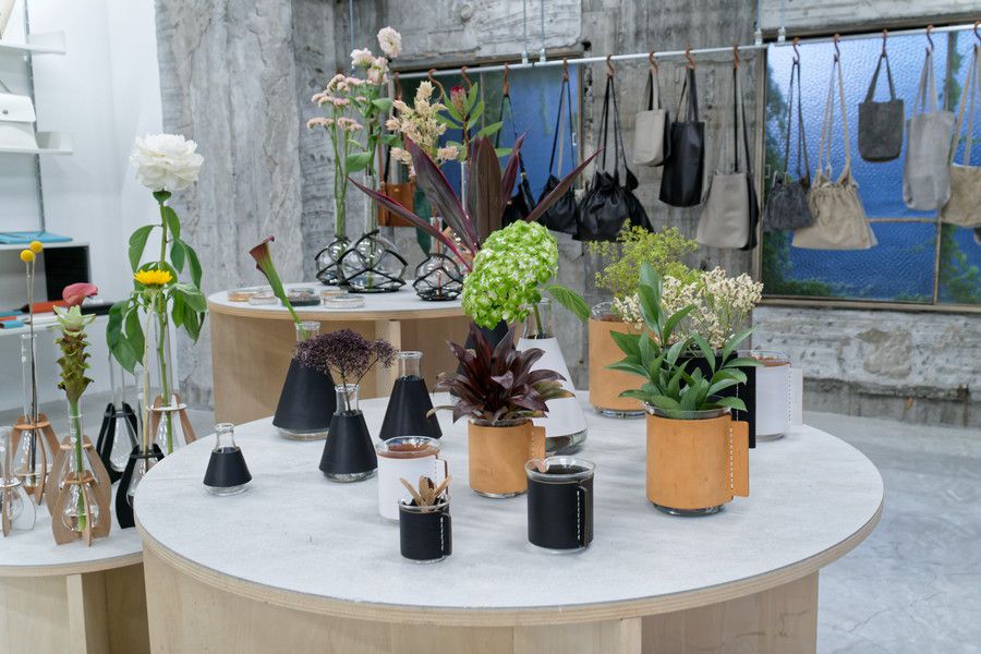 スキマ 恵比寿 革製のカップホルダー