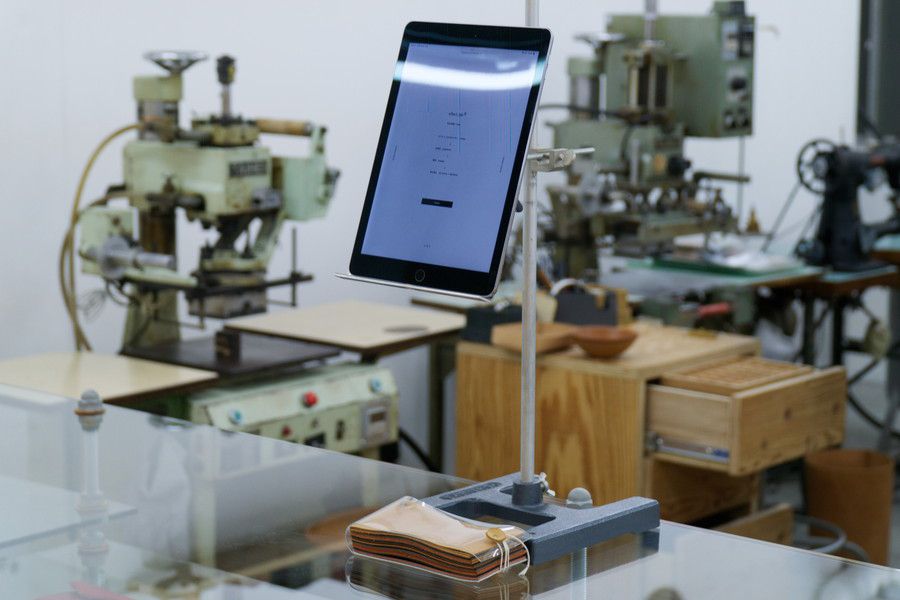 スキマ 合羽橋の商品をチェックできるタブレット