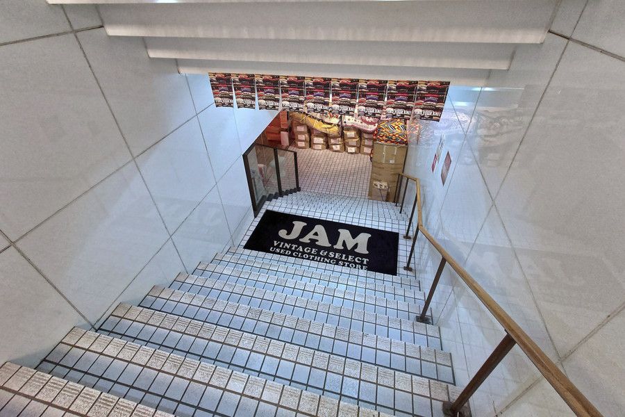 Elulu by JAM(エルル バイ ジャム) 原宿店の地下階段