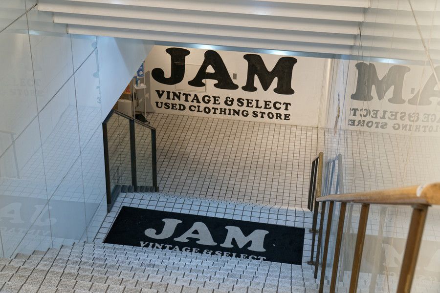 古着屋 JAM(ジャム) 原宿店の地下階段