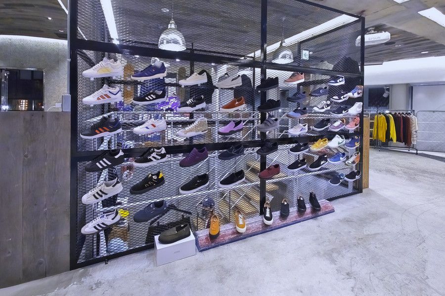 MORTAR TOKYO(モータル 東京) のスケーターシューズのウォール