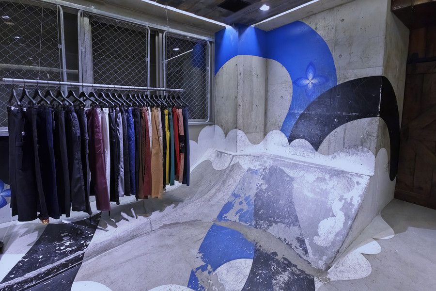 MORTAR TOKYO(モータル 東京) の店内のスケボーランプ