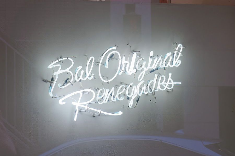 bal flagship store 目黒のネオン看板