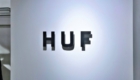HUF(ハフ) ルミネエスト 新宿のロゴ看板