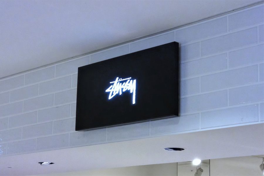 STUSSY(ステューシー) ルミネエスト新宿の看板