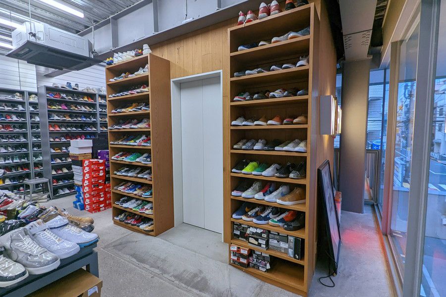 WORM TOKYO(ワーム 東京)のディスプレイ