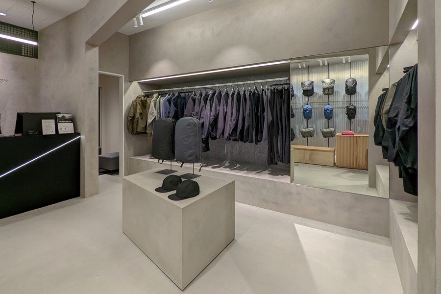 アークテリクス 原宿 バードネスト ヴェイランスのディスプレイ