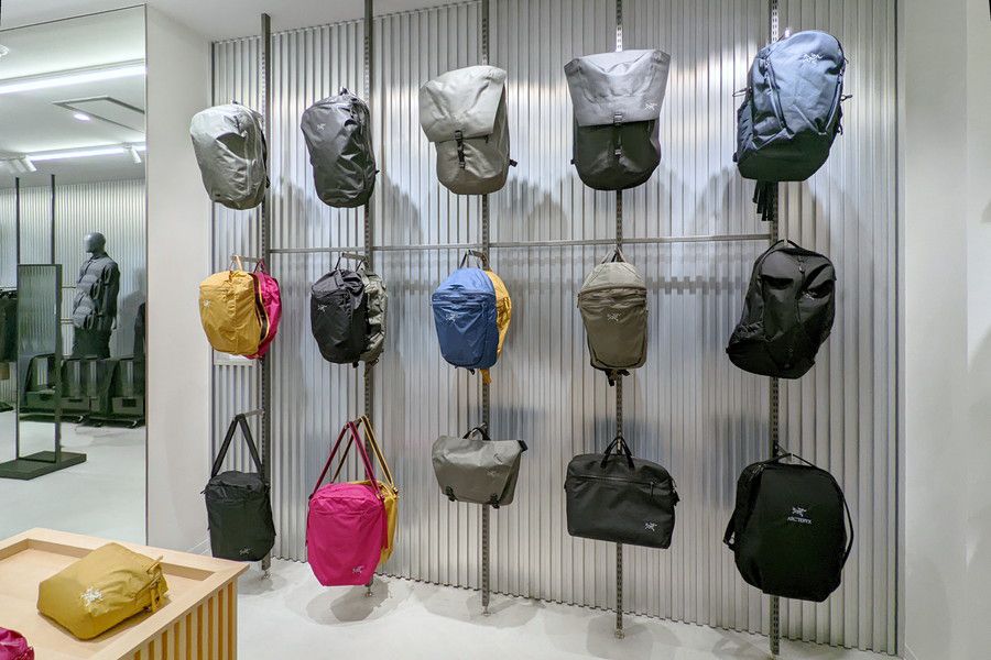 アークテリクス 原宿 バードネスト ヴェイランスのバッグ類