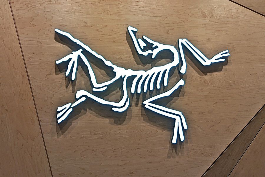 アークテリクス 原宿ブランドストアの始祖鳥のロゴ