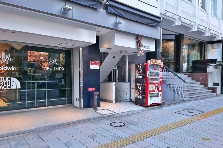 アークテリクス 神田店の周辺の様子