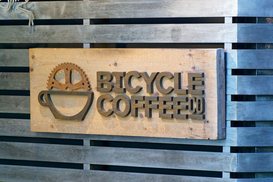 アークテリクス 銀座のバイシクルコーヒーの看板