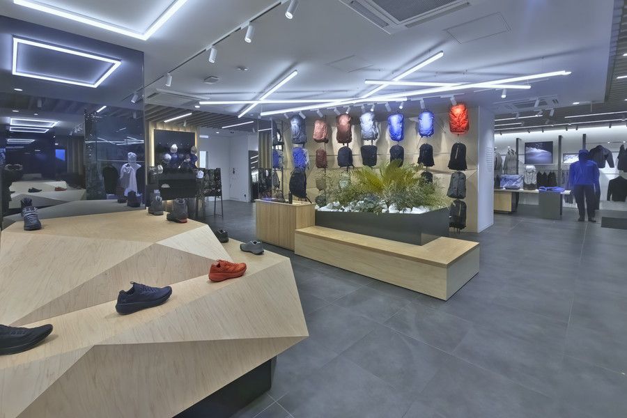 アークテリクス 丸の内の店内の様子