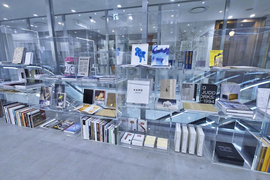 ドーバーストリートマーケット 銀座 書籍コーナー