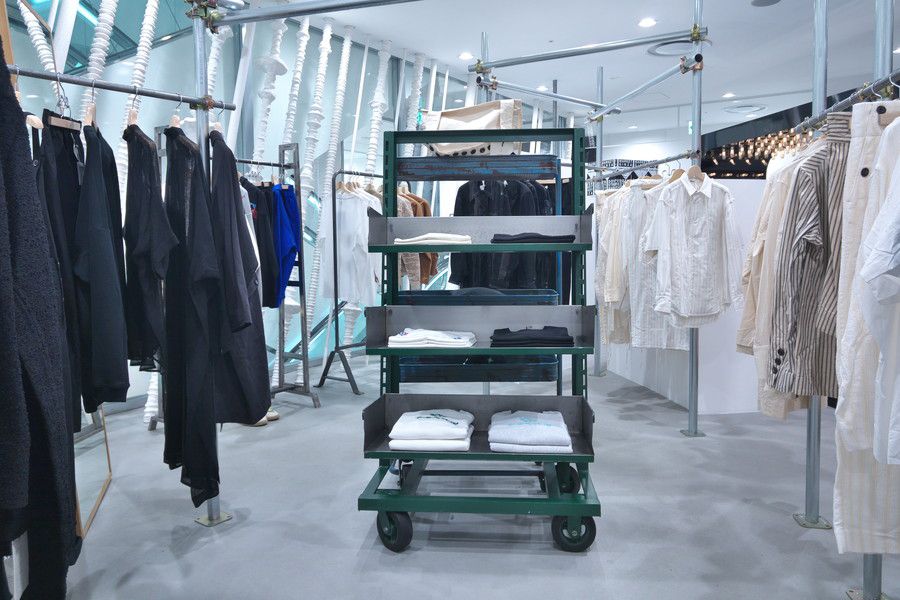 ドーバーストリートマーケット 銀座 メンズアイテムのスペース