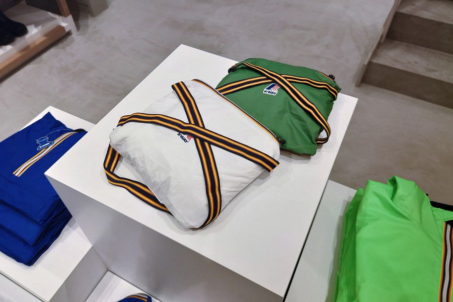 K-WAY(ケーウェイ) のパッカブルのレインウェア