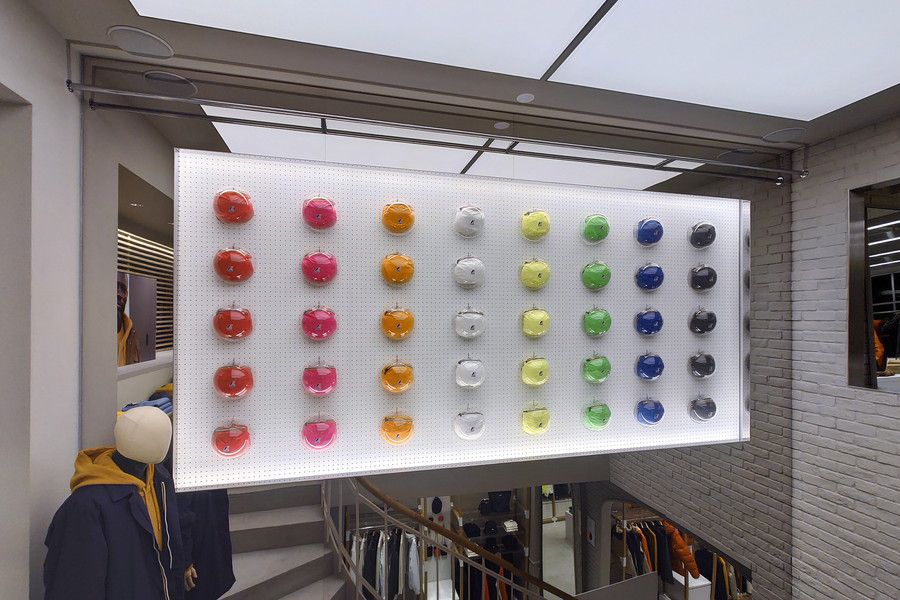 K-WAY(ケーウェイ) 渋谷店の2Fのディスプレイ