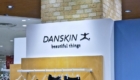 DANSKIN(ダンスキン) 渋谷ヒカリエShinQsのブランドロゴ看板
