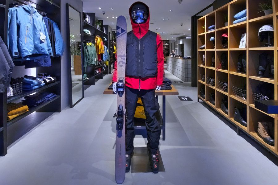 Goldwin(ゴールドウィン) ノースフ正面ディスプレイ