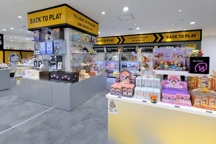 POP MART (ポップマート) 池袋パルコの店内ディスプレイ
