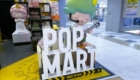 POP MART(ポップマート)の大型フィギュアのディスプレイ