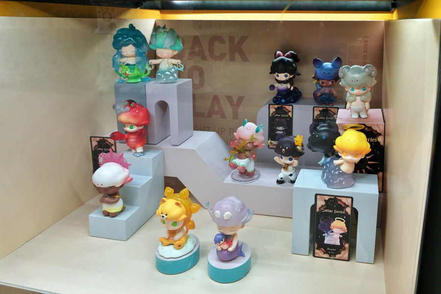 POP MART(ポップマート) 自販機 池袋 サンシャインの販売商品ディスプレイ