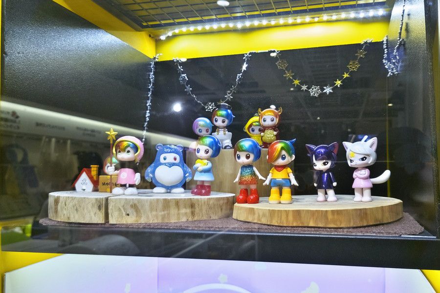 POP MART(ポップマート) 自販機 渋谷ロフトの商品ディスプレイ