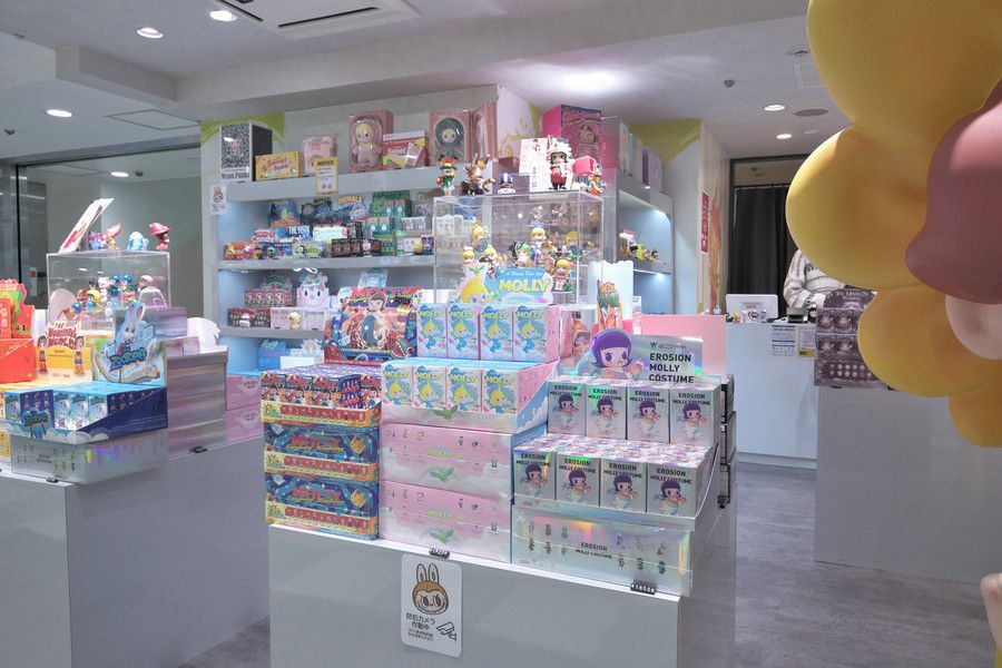 POP MART(ポップマート) 新宿アルタの店内商品