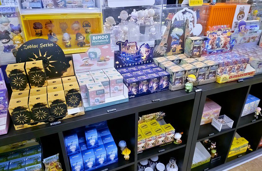 公式pop mart 東京の店舗で購入したものになります。正真正銘の正規品です。 POPMART正規品の見分け方：偽サイト防止の詳細ガイド – TOYLAND