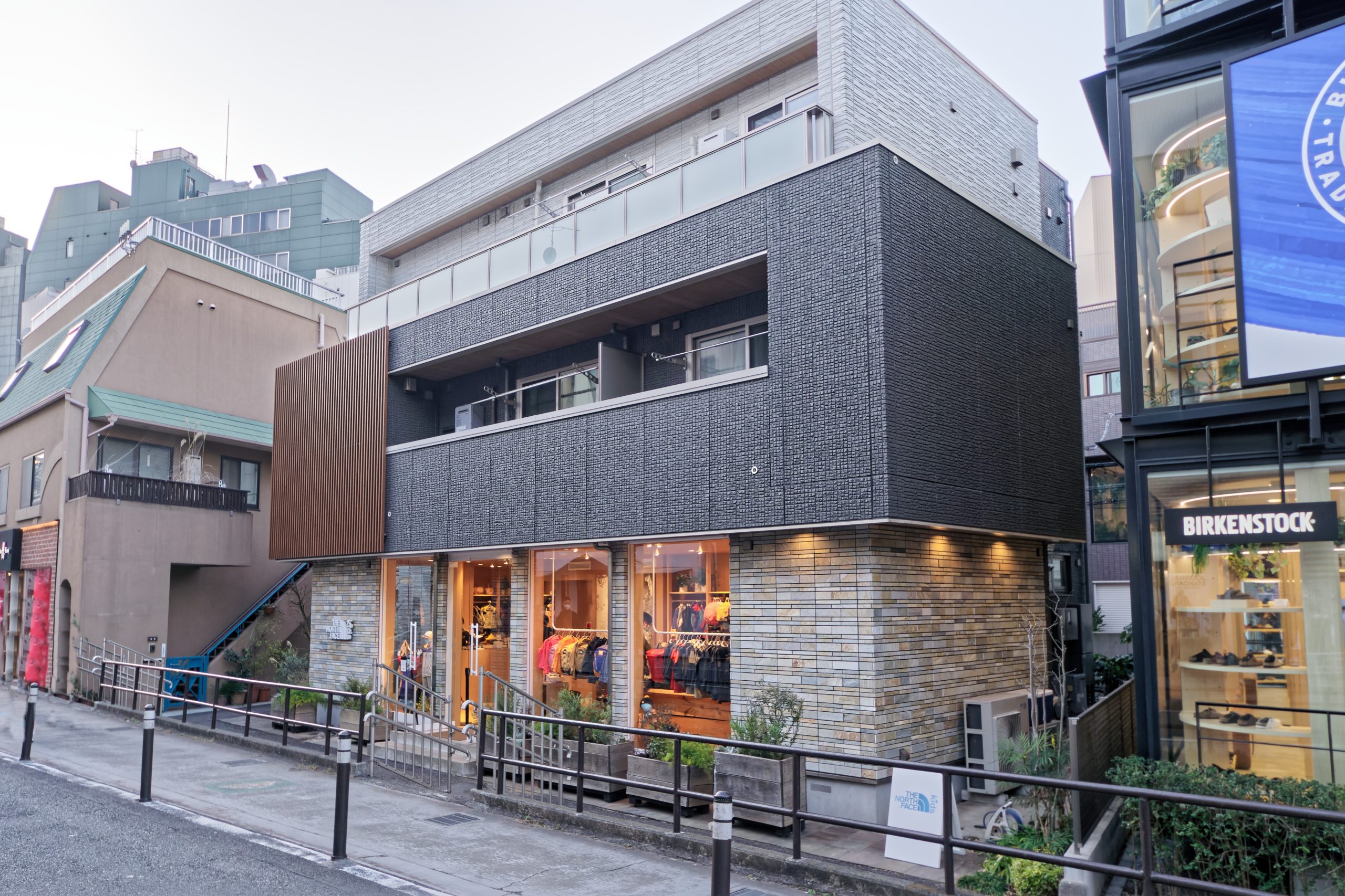 ザ・ノースフェイス キッズ 原宿 キャットストリートの周辺の様子