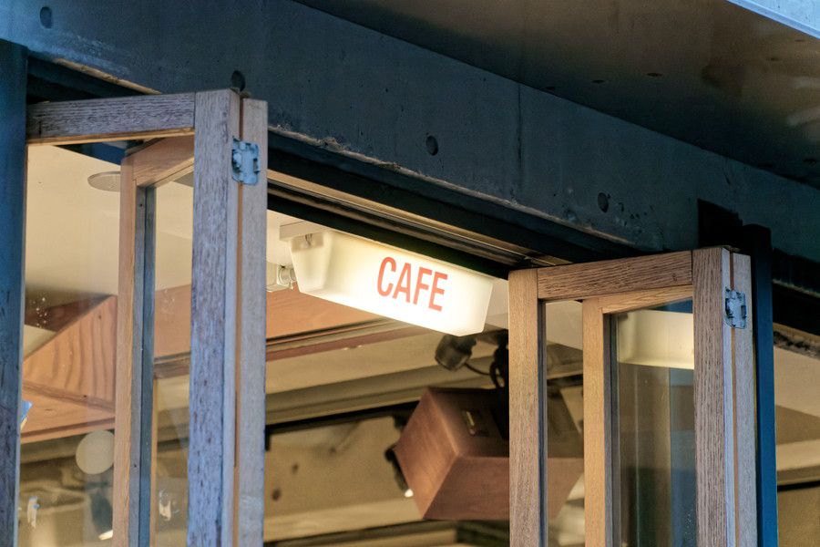 THE NORTH FACE(ザ・ノースフェイス) スタンダード 二子玉川のカフェのランプ