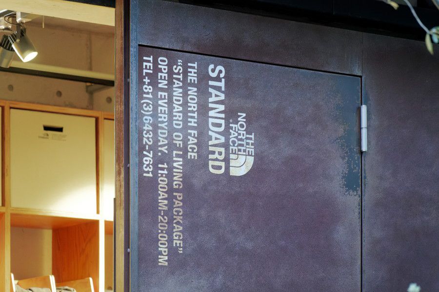 THE NORTH FACE(ザ・ノースフェイス) スタンダード 二子玉川の入り口の店舗ロゴと電話番号