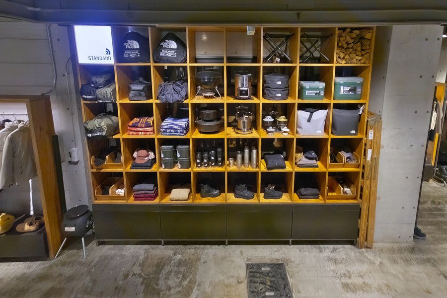 THE NORTH FACE(ザ・ノースフェイス) スタンダード 二子玉川のキャンプ用品のディスプレイ