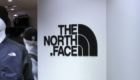 THE NORTH FACE(ザ・ノースフェイス) 玉川高島屋SCのブランドロゴ看板