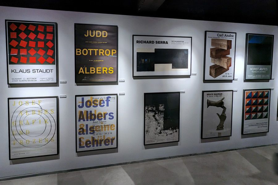 Graphpaper TOKYO(グラフペーパー 東京) 参宮橋(代々木3丁目) 1Fのポスターショップ「SOONAER OR LATER」の商品の展示