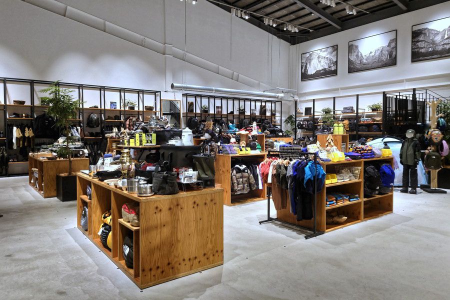 THE NORTH FACE(ザ・ノース・フェイス) 昭島 アウトドアヴィレッジの1F店内の様子