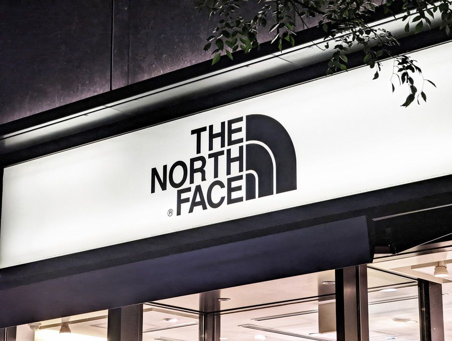 THE NORTH FACE FLIGHT TOKYO(ザ・ノース・フェイス フライト 東京) 丸の内の看板