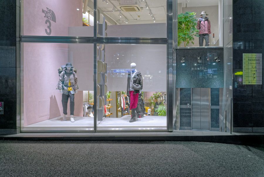 THE NORTH FACE 3(march) ザ・ノース・フェイス マーチ 原宿のショーウィンドウ