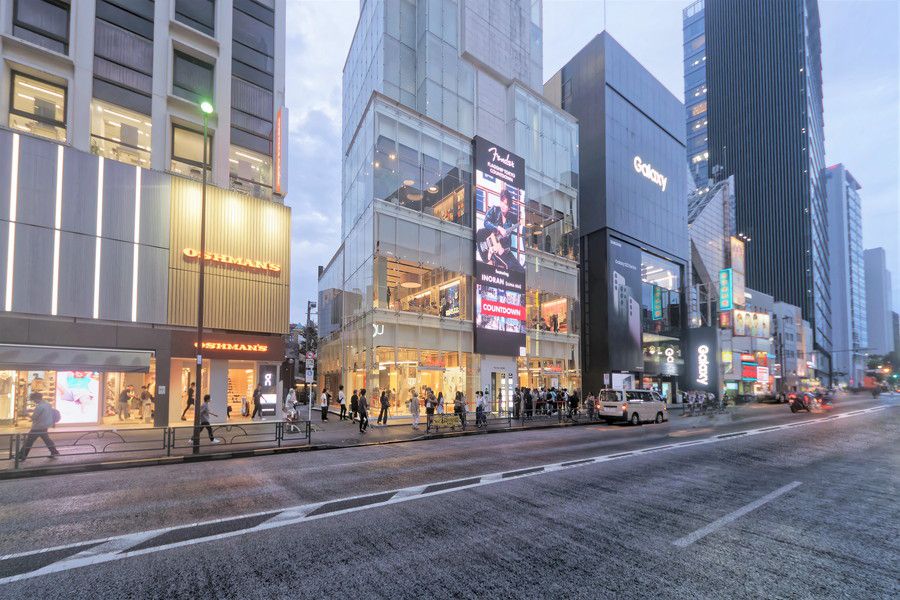 FENDER FLAGSHIP TOKYO(フェンダー フラッグシップ 東京) 原宿 明治通りの周辺の様子