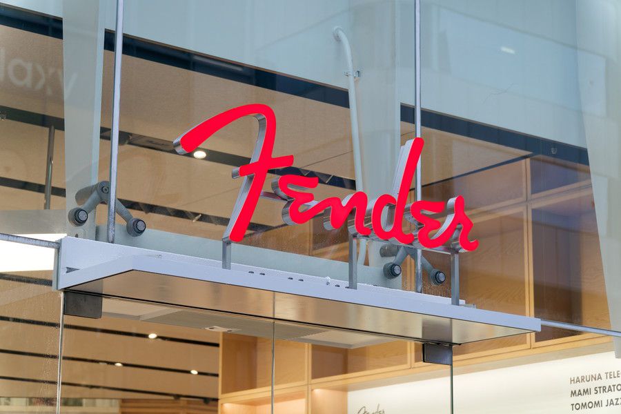 FENDER FLAGSHIP TOKYO(フェンダー フラッグシップ 東京)のブランドロゴ看板