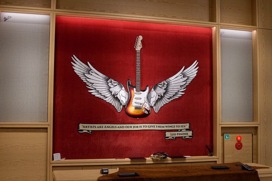 FENDER FLAGSHIP TOKYO(フェンダー フラッグシップ 東京)のカウンターのブランドメッセージ