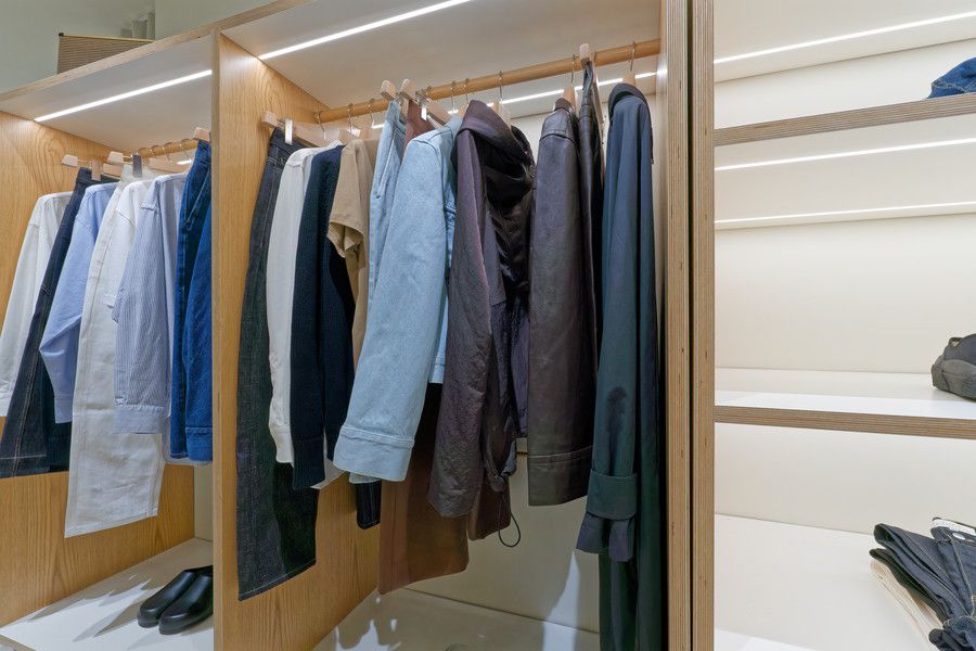 スタジオ ニコルソン 青山のアパレル類