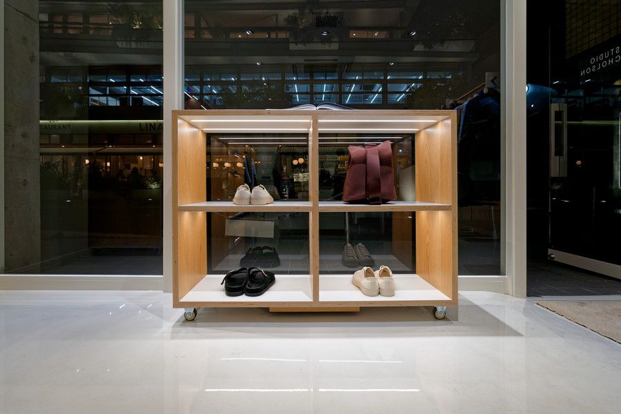 スタジオ ニコルソン 青山の木製什器