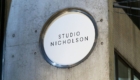STUDIO NICHOLSON AOYAMAの屋外の看板